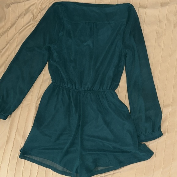 Green long sleeve shorts romper - Picture 4 of 6
